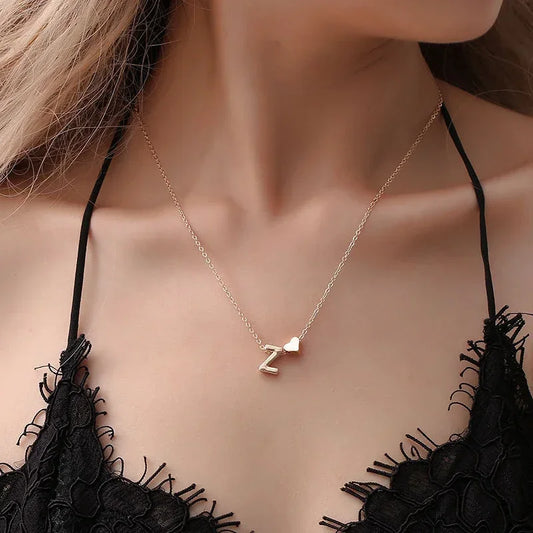 Collier ras-de-cou en forme de petit cœur avec initiale